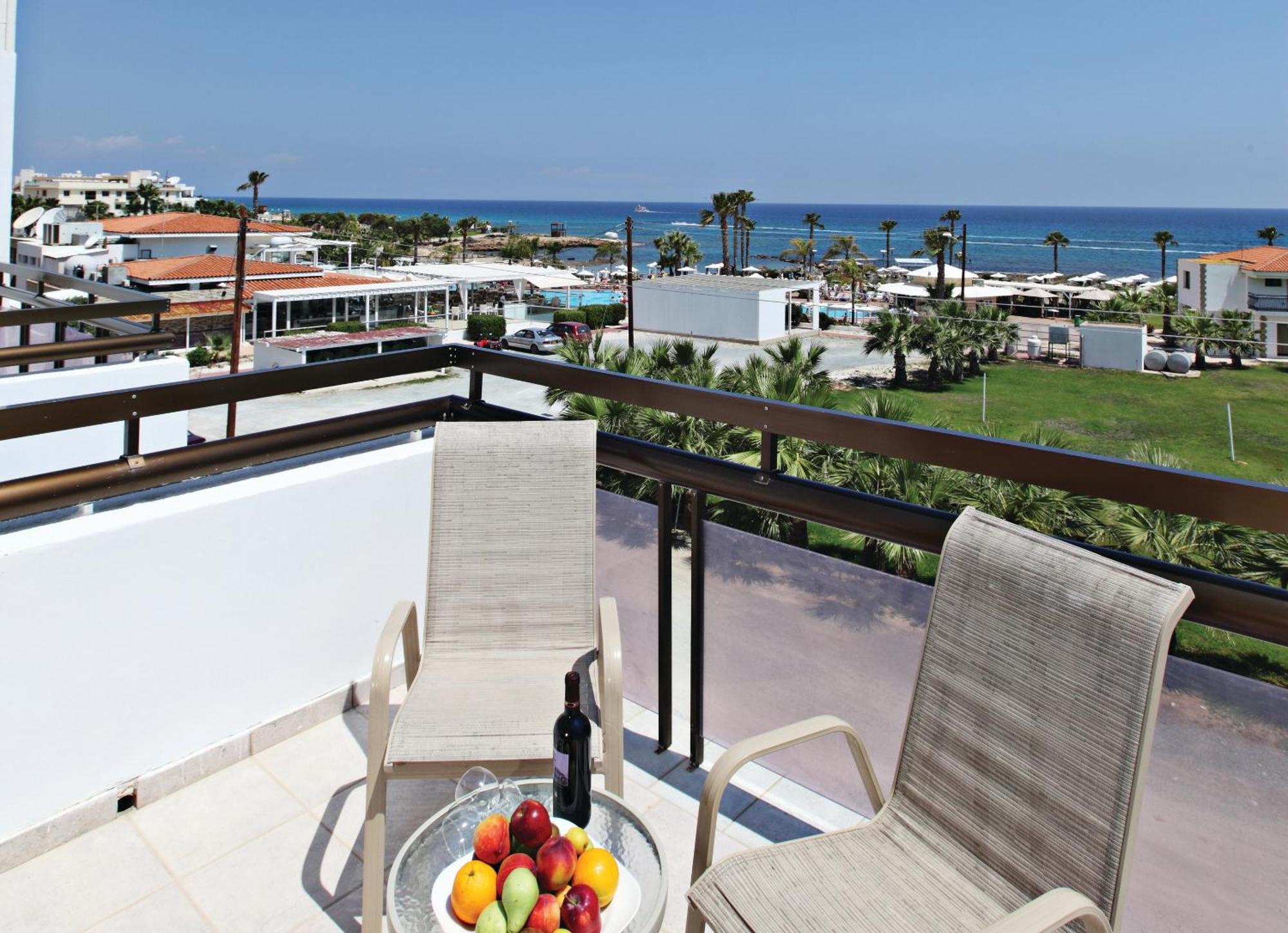 One-Bedroom Apartment with Side Sea View
